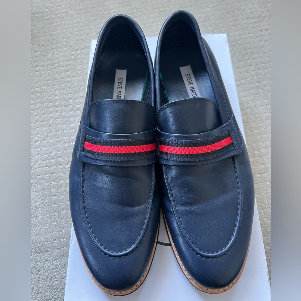 Brand new Steve Madden Men's Navy Loafers with Red Stripe size 10